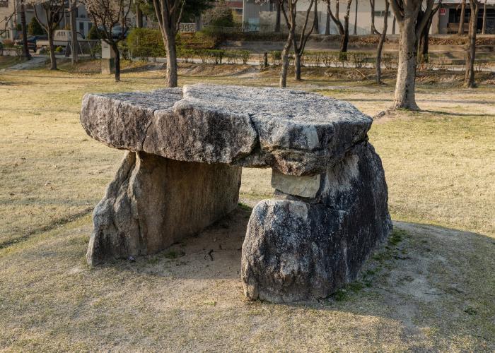 신접리 고인돌