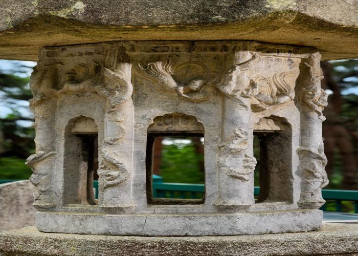 신륵사 보제존자석종 앞 석등(神勒寺 普濟尊者石鍾 앞 石燈)