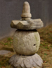 僧塔(Stone Stupa)